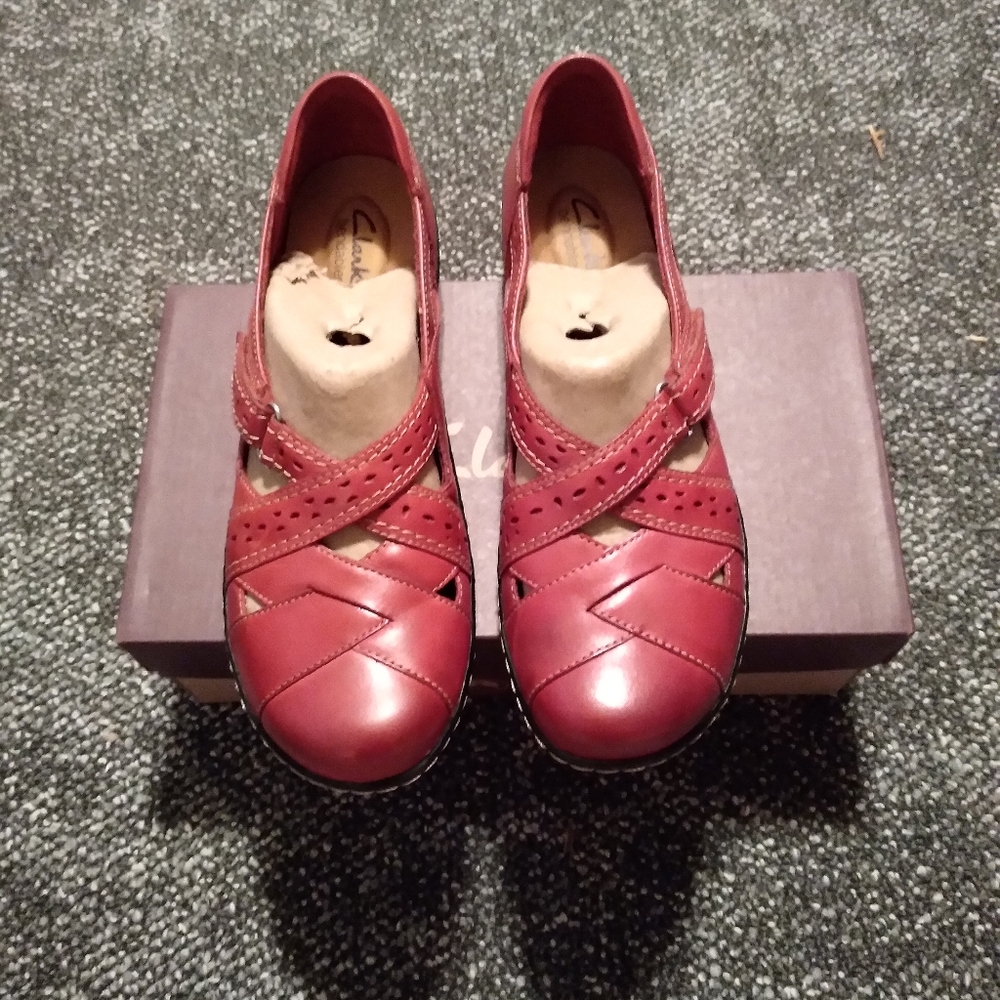 Ladies 9N Clarks Shoes